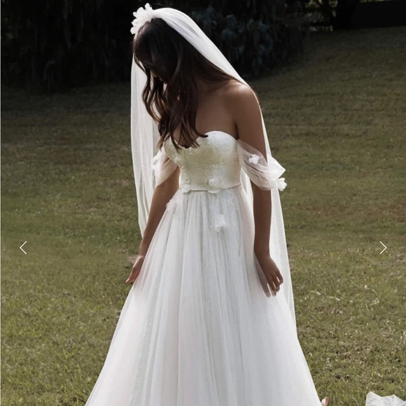 Grace Loves Lace: Star Gown
Bust:32A
Detachable draped tulle armbands - Picture 12 of 15